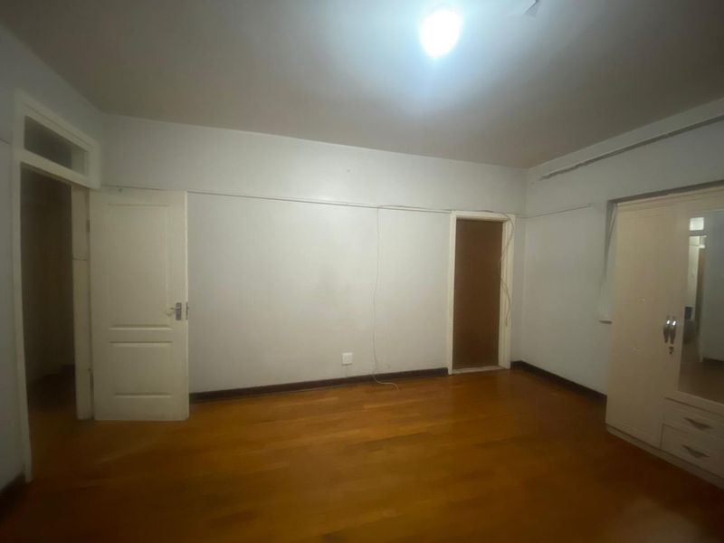 Charming 2Bedroom Apartment in the Heart of Montclair - Photo 3