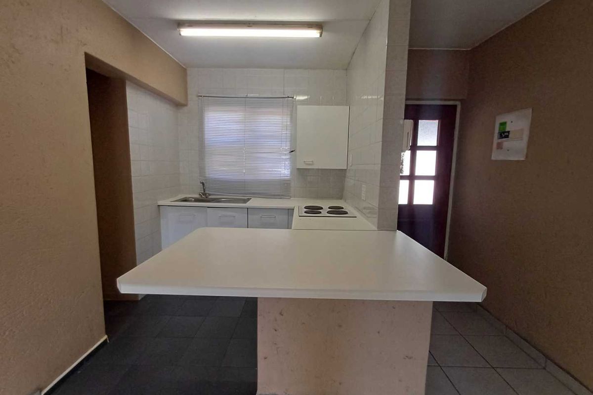 Luxury Bachelor Apartment in Prime Morningside Location - Photo 4