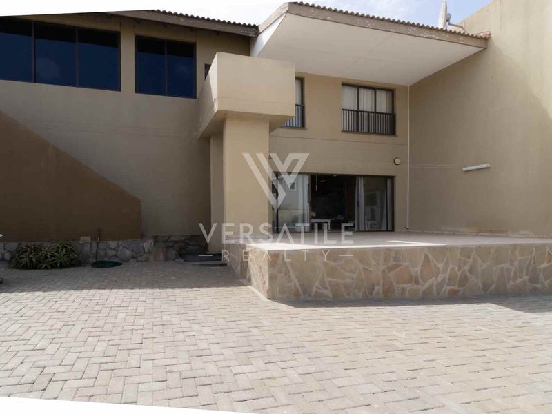 House For Sale in Long Beach. - Photo 10