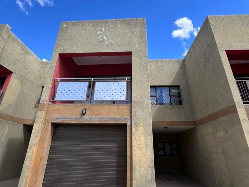 3 Bedroom Townhouse For Sale – Hillary Court, Otjomuise - Photo 9