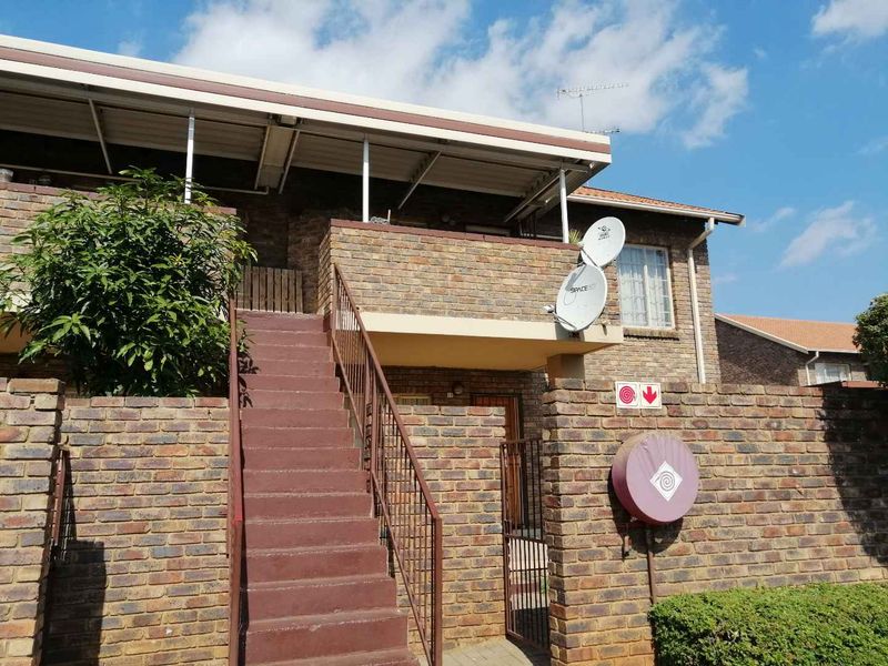 Spacious 2 Bedroom Apartment for Rent - Photo 3