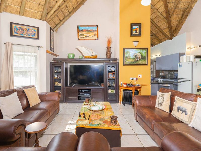 Dual Mandate Property: Exceptional Family Home with Prime Features - Photo 8