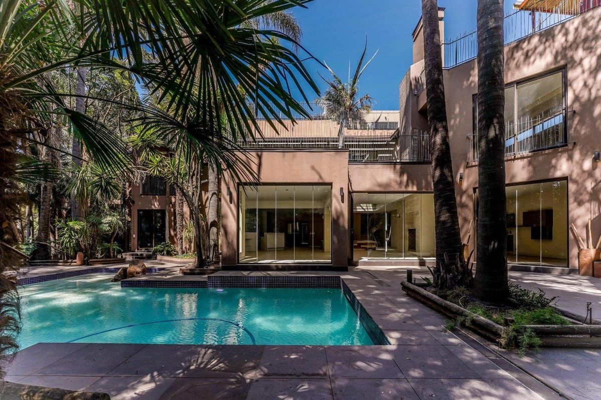 Exceptional, Expansive 6 Bedroom House with Separate Flatlet in Atholl - Photo 2