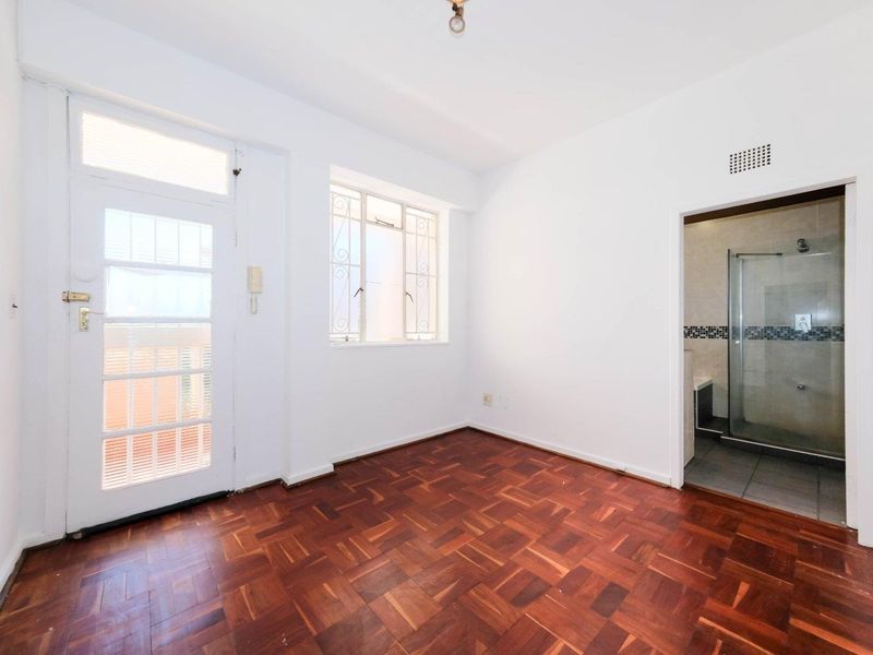 Heritage Complex Earls Court! Negotiable! - Photo 10