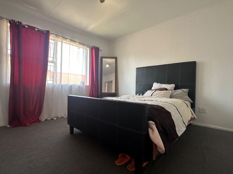 Timeless! Spacious! This one has it all! - Photo 10