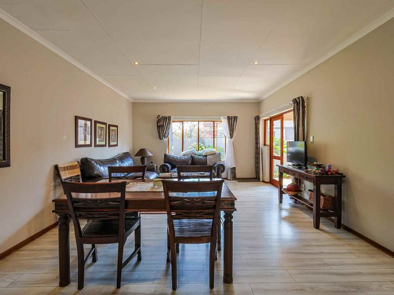 Fully Furnished 2-Bedroom, 2-Bathroom Townhouse in Silver Lakes Golf Estate - Photo 3