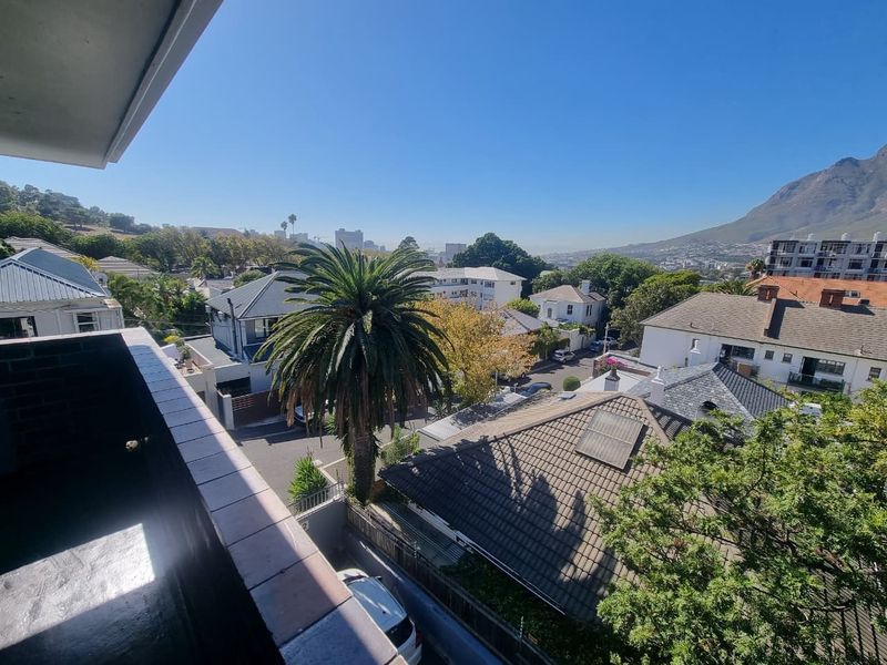 Newly Renovated Spacious Two-bedroom Apartment To Rent in Tamboerskloof! - Photo 3