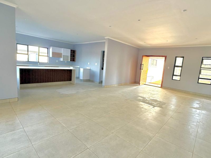 Luxury Family Home in River Goose Estate, Howick - Photo 5