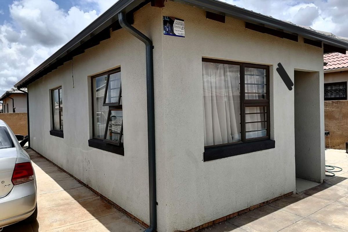 Beautiful three-bedroom home - Photo 2