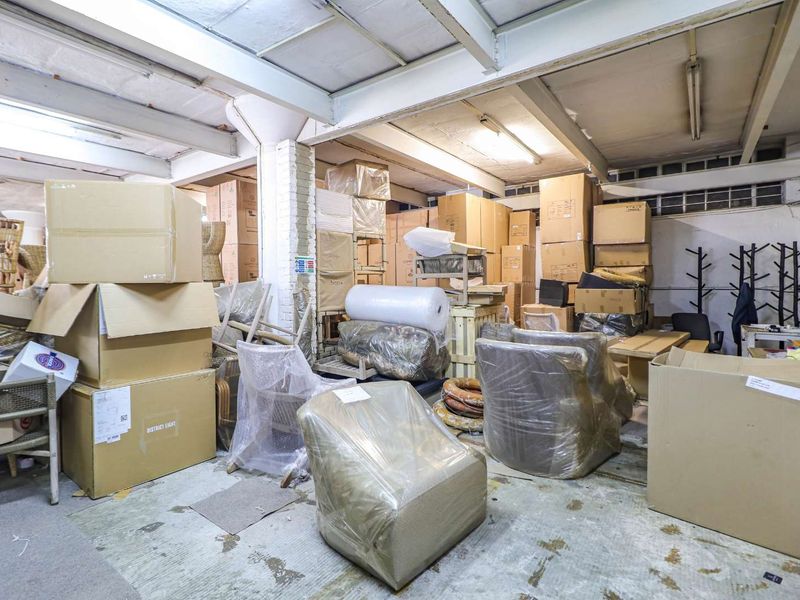 **Prime Industrial Warehouse & Office Space in Wynberg** - Photo 10