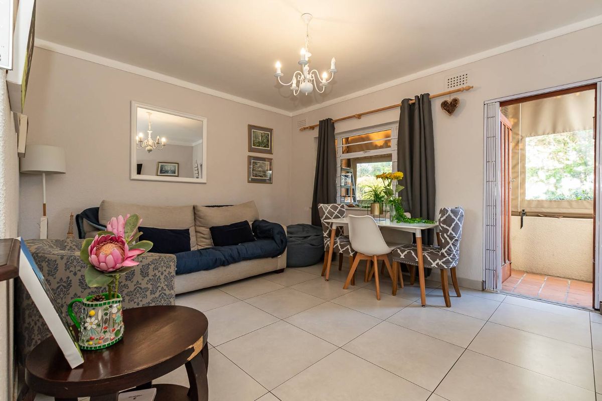 Charming Plumstead Retreat: Comfort & Convenience Await - Photo 5