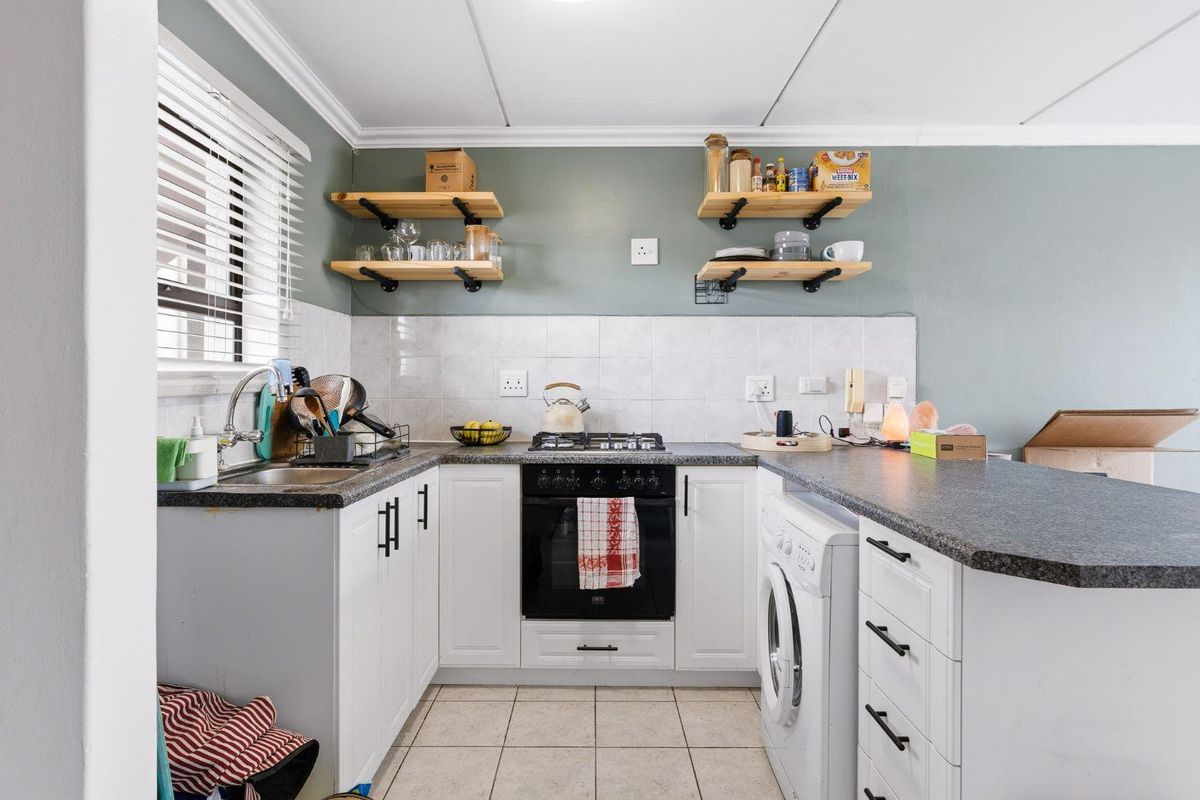 Cozy First-Floor Apartment - Steps from the Beach & Cafés - Photo 3