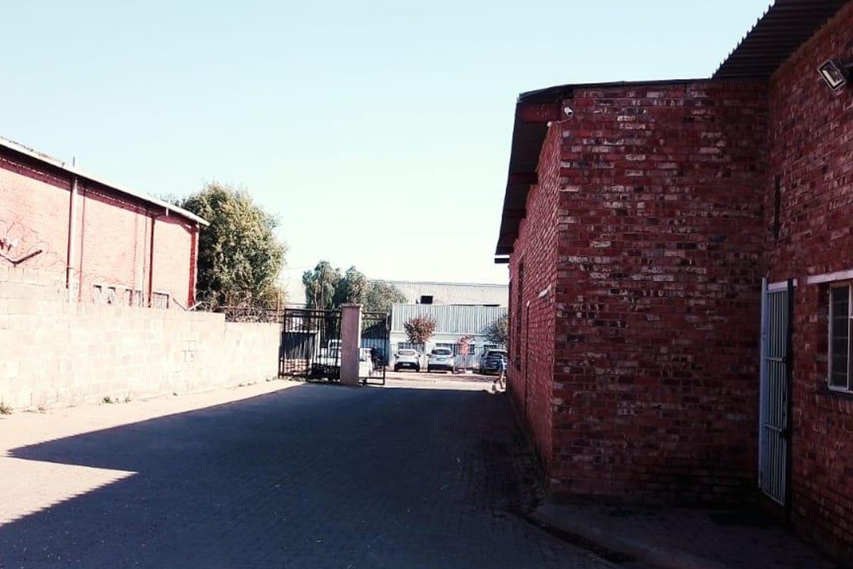 60 YEAR OLD BUSSINESS FOR SALE .LIFE TIME CLIENTS.LOTS OF NEW OPPERTINITIES.STEP IN AND DO BUSSINESS - Photo 4