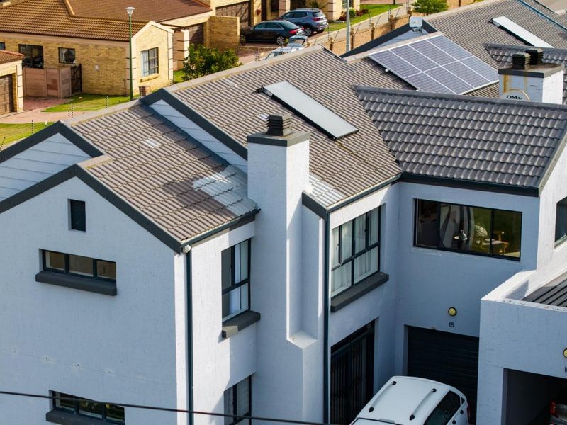 Island View living: Secure, spacious & ready for occupation - Photo 6