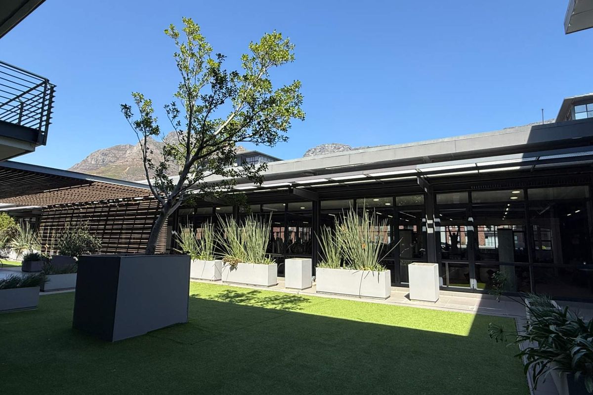 Prime Wembley Square office to let with balcony - Photo 2