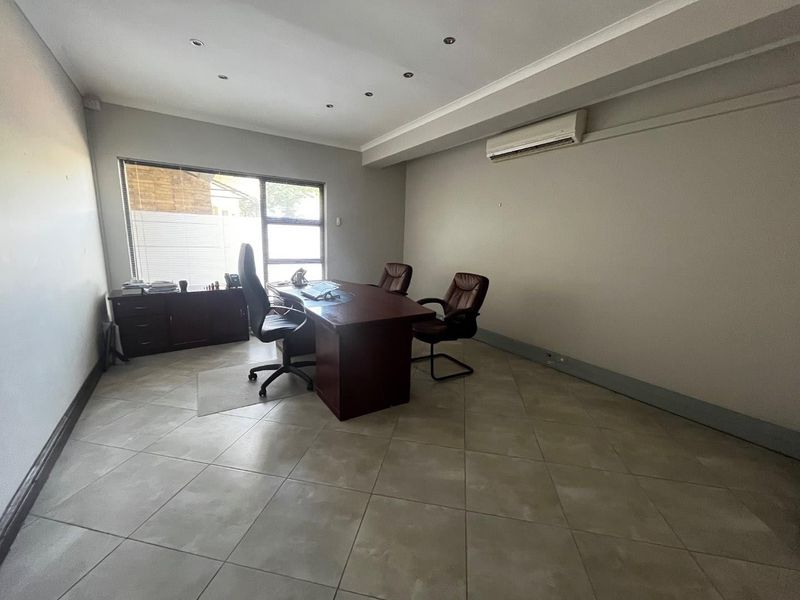 Prime office building for sale- Ausspanplatz/ CBD edge - Photo 10