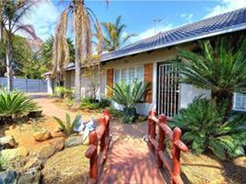 Exceptional property with 2 Dwellings! - Photo 7