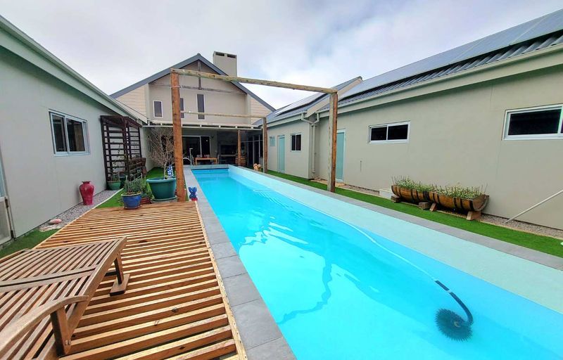 Luxury Modern Family Home with Pool