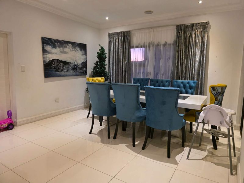 This might be too much space for a family that never hosts. - Photo 3