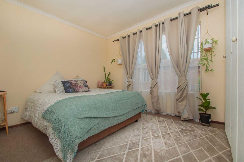 Spacious main bedroom 