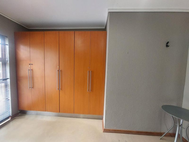 Medical Consulting Room to Let | Raptors View, Safari Junction - Photo 3