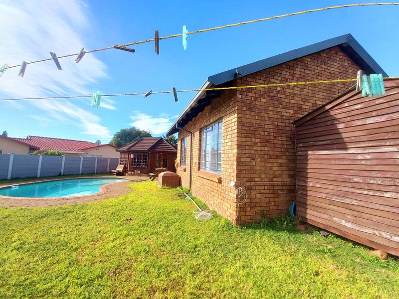 Two Bedrooms house for Sale in Heuweloord Centurion - Photo 2