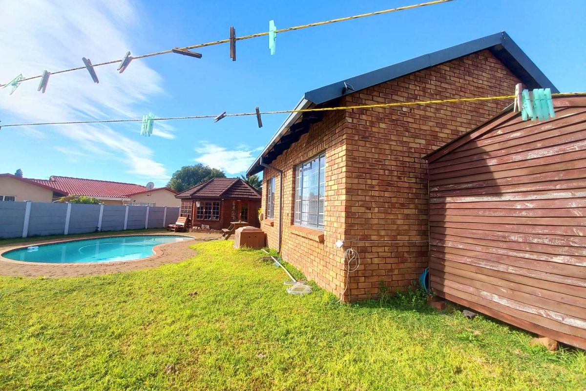 Two Bedrooms house for Sale in Heuweloord Centurion - Photo 2
