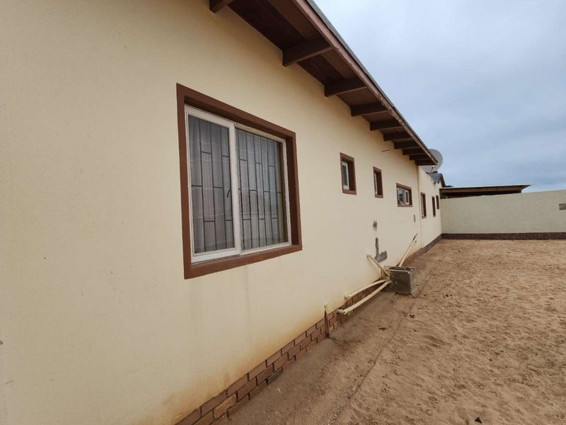 Give this house some TLC and you have a home. - Photo 3