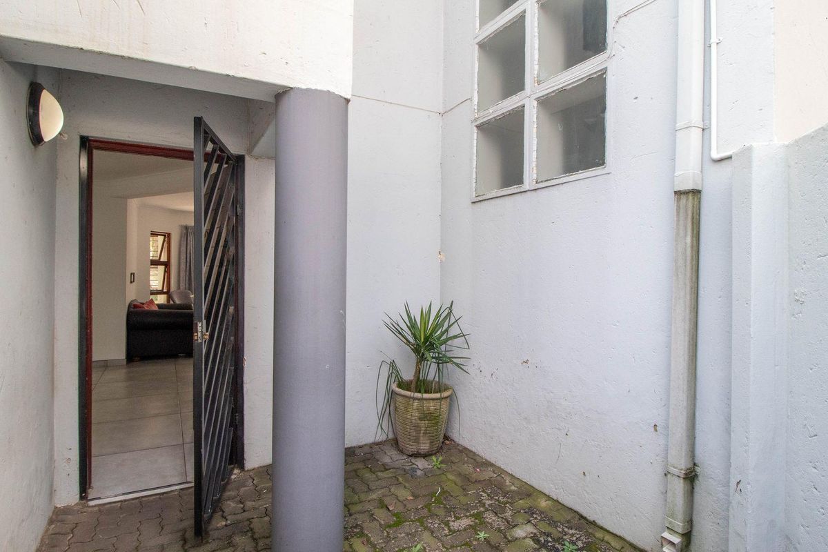 Beautiful Duplex townhouse in Lakefield Benoni - Photo 3