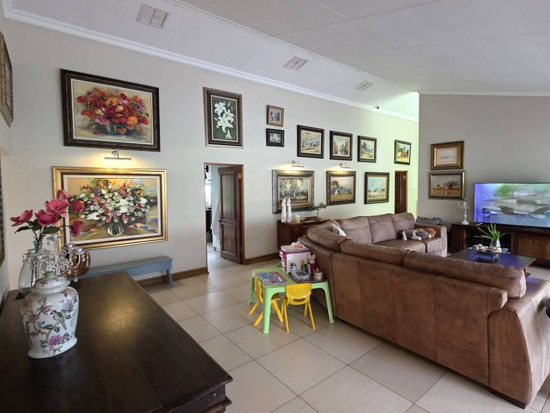 3 Bedroom 4 Bathroom Family Home in Caribbean Beach Club - Photo 4
