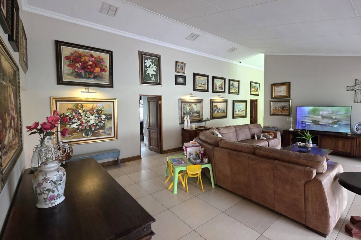 3 Bedroom 4 Bathroom Family Home in Caribbean Beach Club - Photo 4