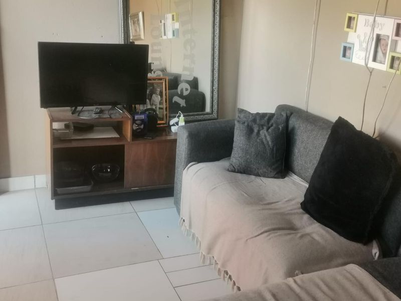 1 Bedroom House In Olievenhoutbosch Ext 26 - Photo 2