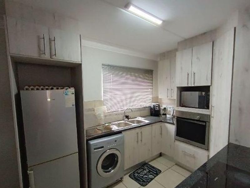 AMBERFIELD - THE HUTTON - 2 BEDROOMS - 2 BATHROOMS - Photo 3