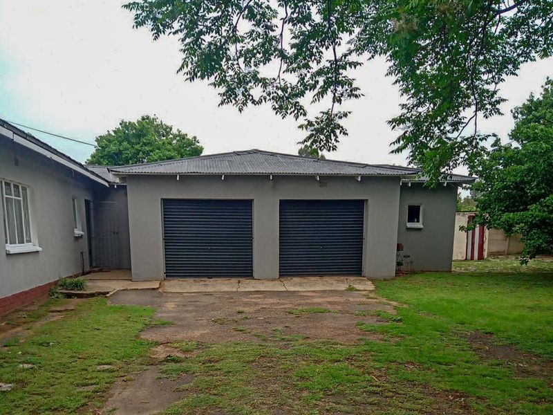 Exceptional 5-Bedroom Home for Sale - Prime Corner Stand in Villiers - Photo 5