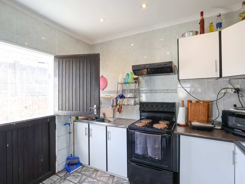 ENTERTAINER'S DREAM WITH INCOME-PRODUCING GRANNY FLAT! - Photo 10