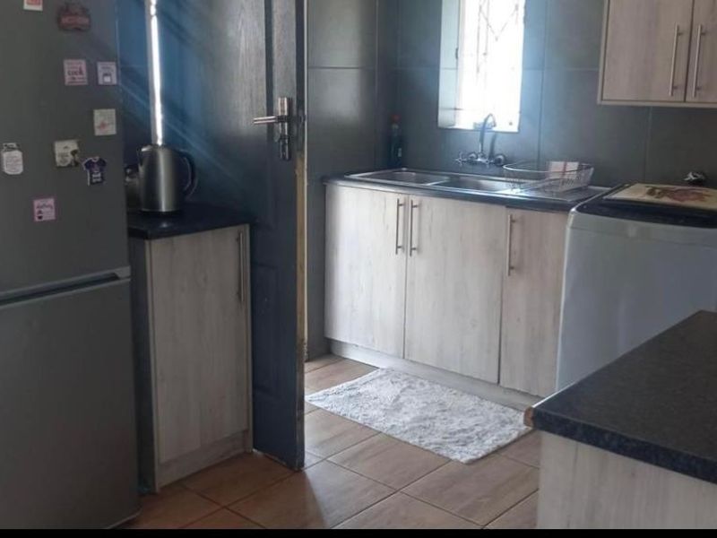 3 Bedroom house in Elandspark - Photo 3