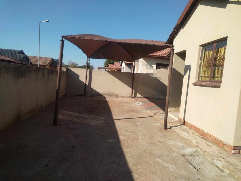 2 bedrooms house for sale in Soshanguve VV - Photo 4