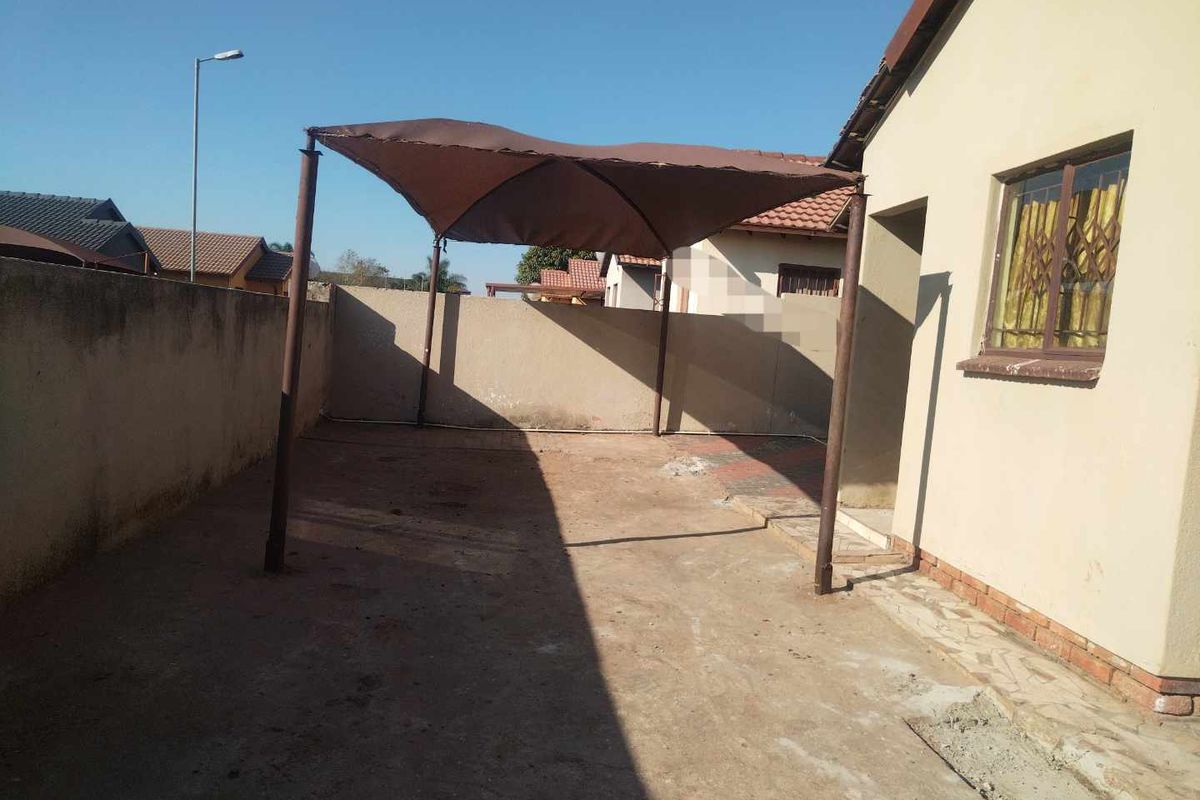2 bedrooms house for sale in Soshanguve VV - Photo 4