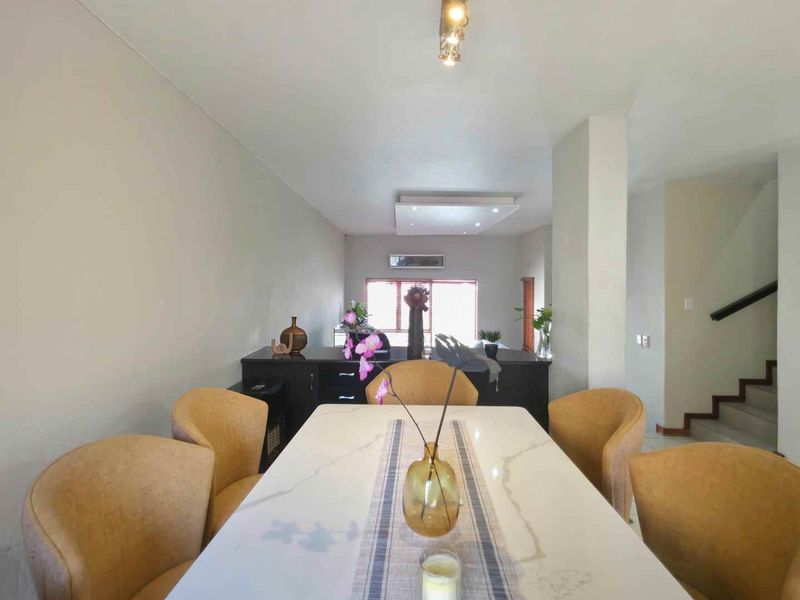 Spacious. Perfectly Located 3 Bedroom Sandton Townhouse With Lovely Private Garden - Photo 6