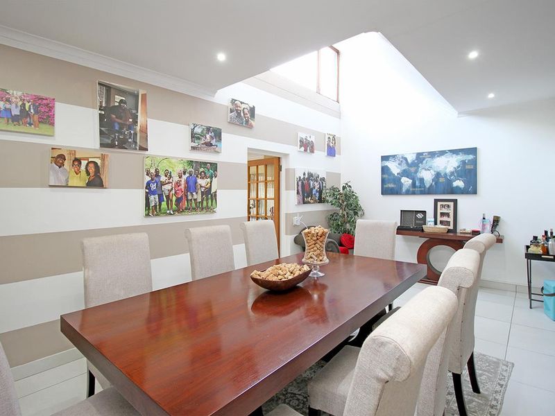 Charming Family Home with Cottage, Pool, and Spacious Garden - Photo 2