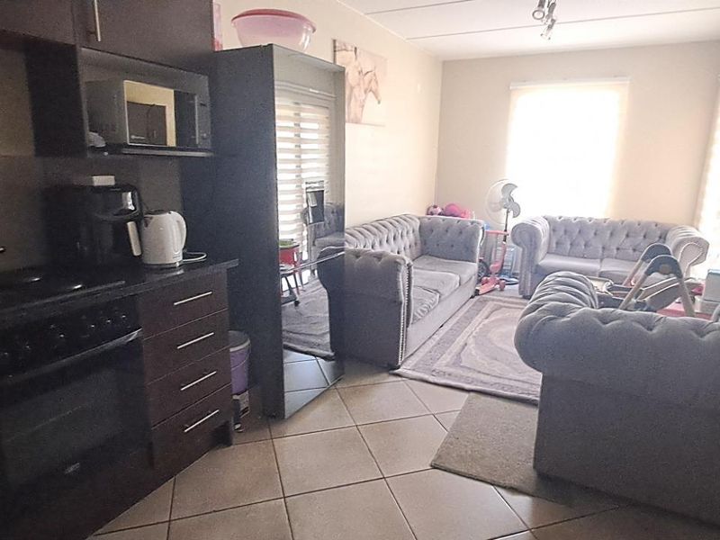 Situated in the sought-after suburb of Albertsdal - Photo 3