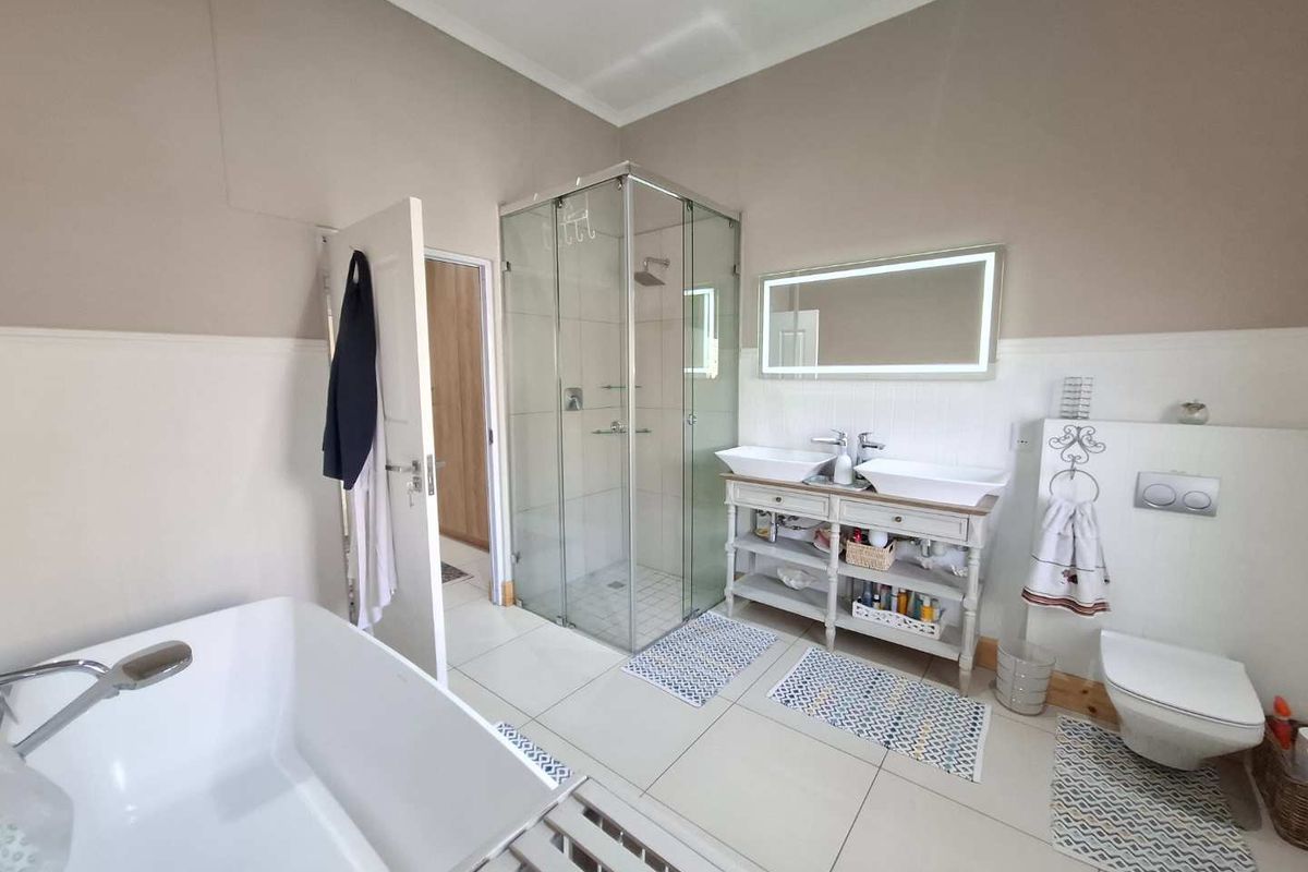 Refined Luxury Townhouse now selling a million dollars below valuation! - Photo 5