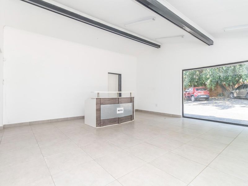 Move-In Ready: Modern Offices in Thriving Commercial Hub ! - Photo 10