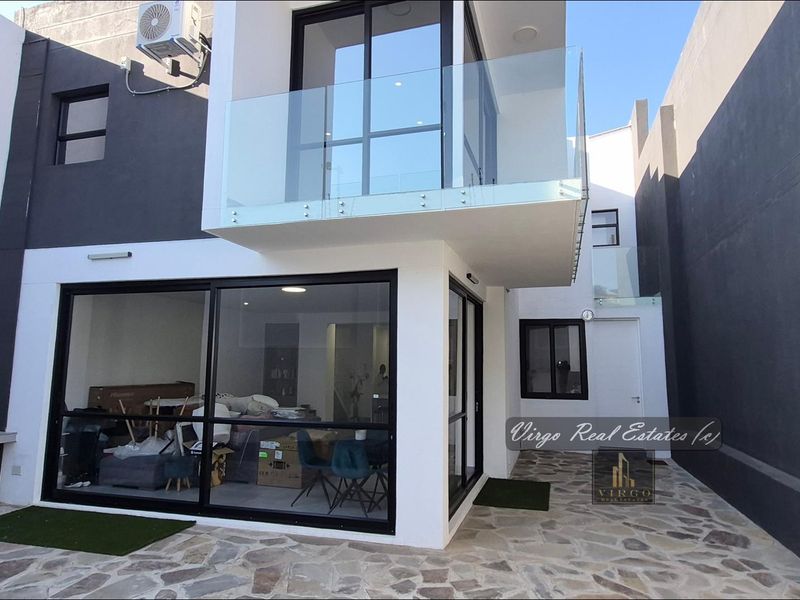 LUXURY TOWNHOUSE TO RENT-  Auasblick, Windhoek - Photo 1