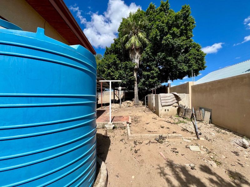 House for Sale in Okahandja – Spacious 4 Bedroom Home with Garages | N$2,000,000 - Photo 4