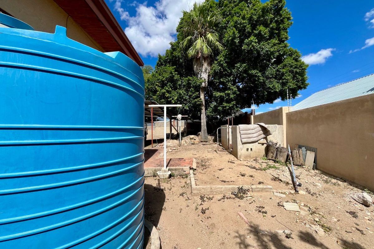 House for Sale in Okahandja – Spacious 4 Bedroom Home with Garages | N$2,000,000 - Photo 4