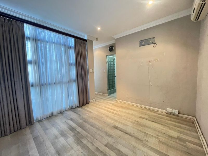 Spacious 3-Bedroom Townhouse in a Well-Maintained Complex with Garden &amp; Study - Photo 10