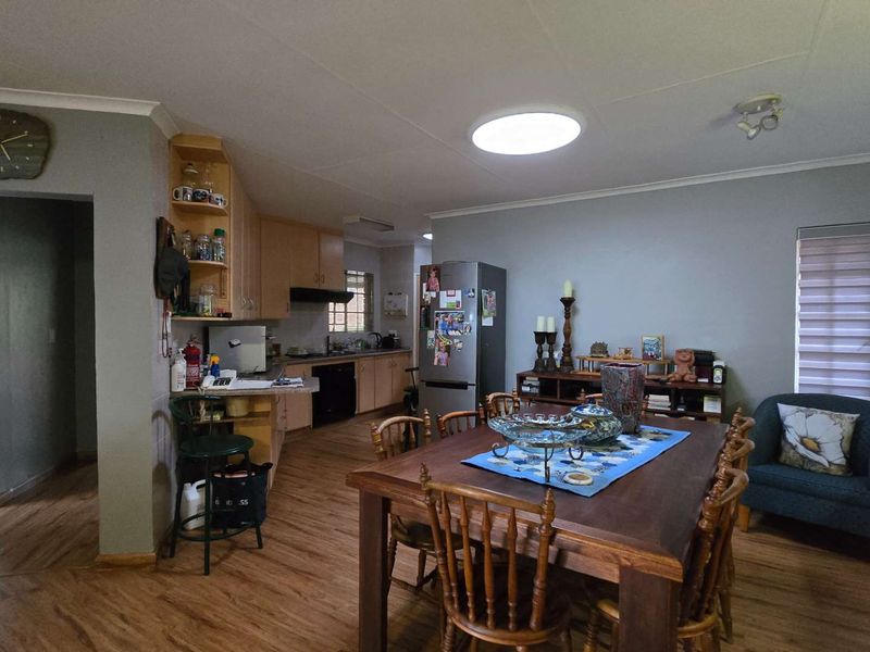 Charming and spacious 4 Bedroom Full Title House in Secure Estate in Magalieskruin - Photo 6