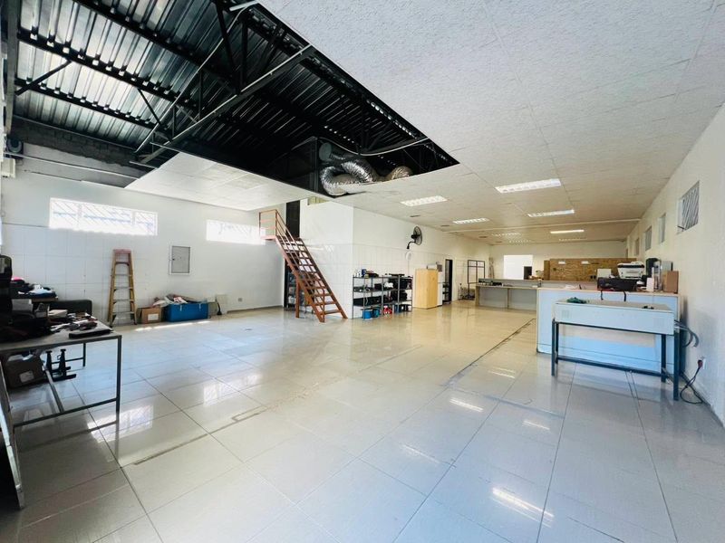 Spacious Workshop/Warehouse - Photo 2