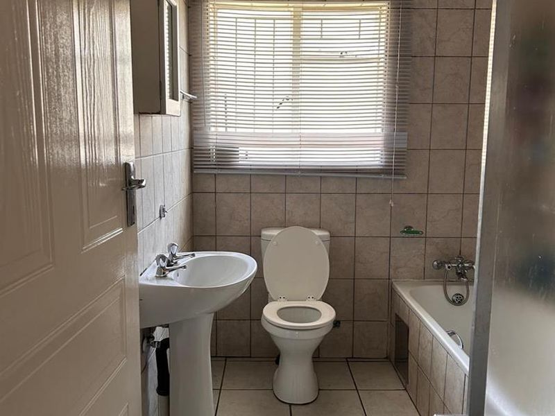 Two bedroomed ground floor apartment for sale in Comet Boksburg - Photo 5